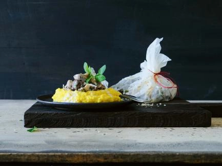 Pilzsäckchen mit Safranpolenta